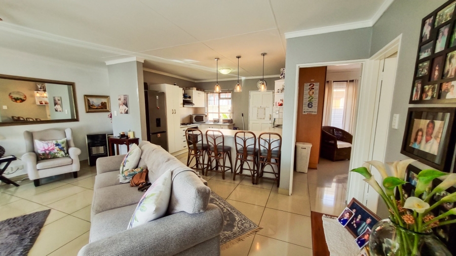 2 Bedroom Property for Sale in Langenhovenpark Free State